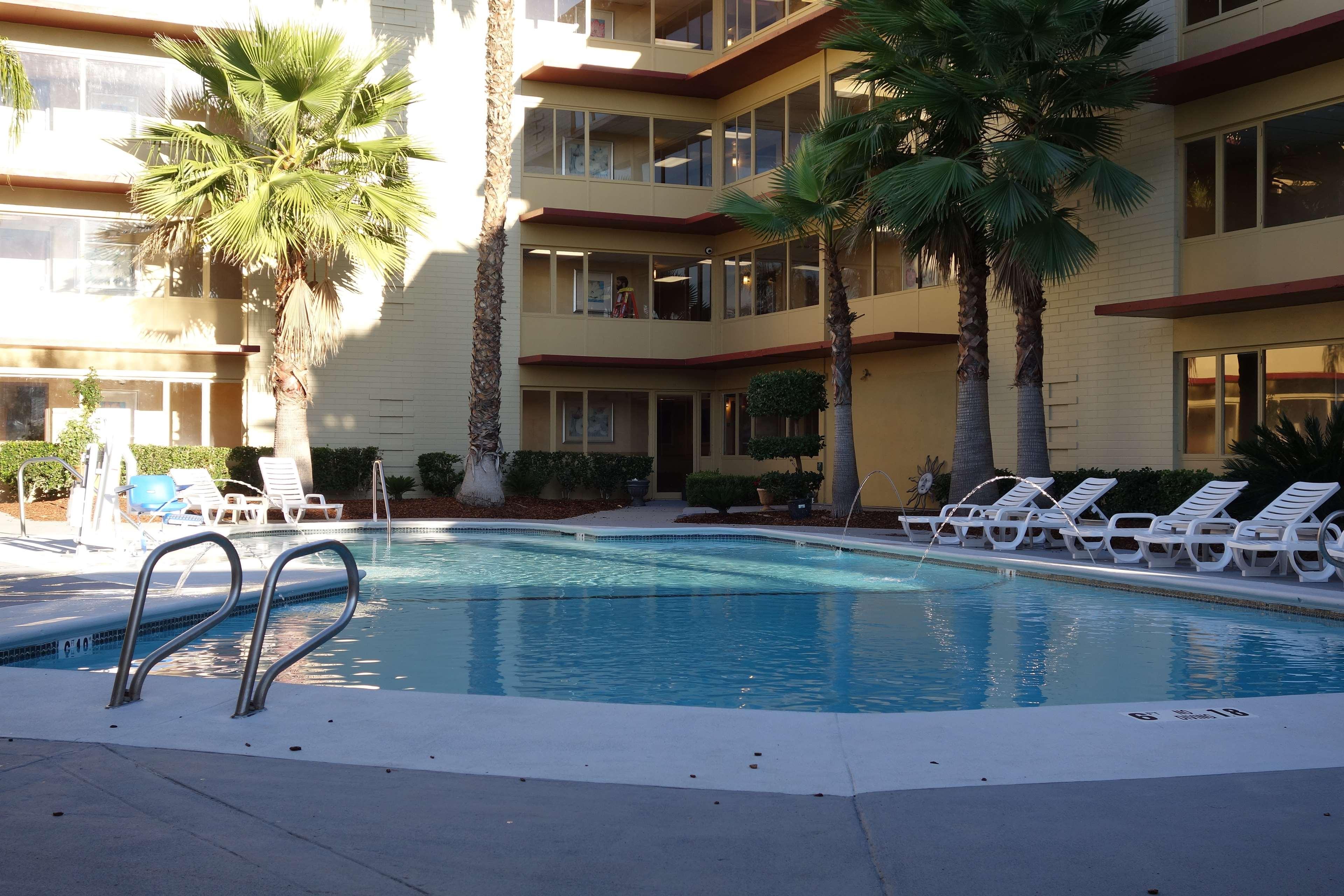 Ramada By Wyndham Sacramento Hotel North Highlands Buitenkant foto