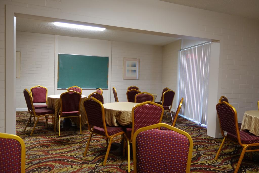 Ramada By Wyndham Sacramento Hotel North Highlands Buitenkant foto