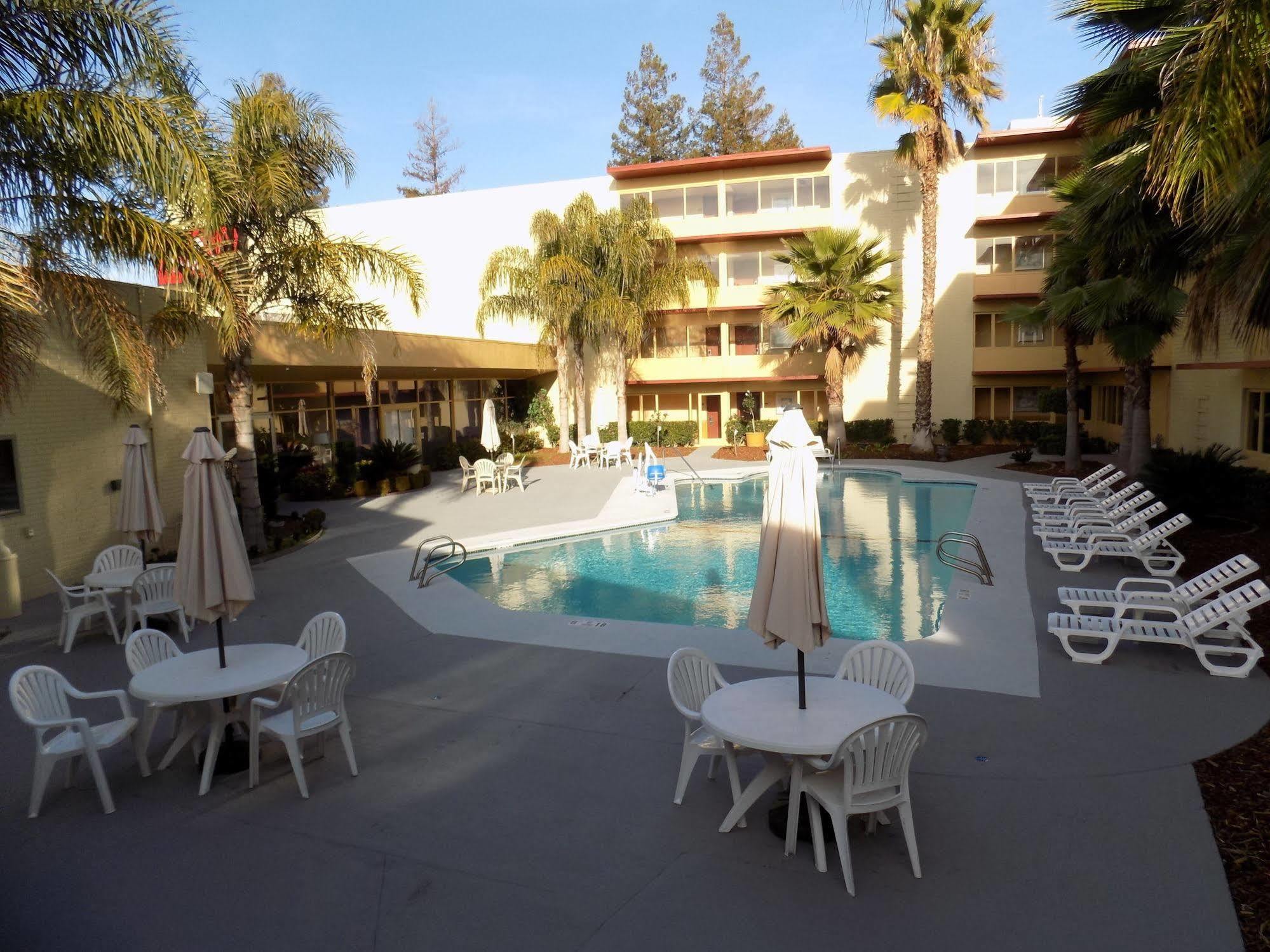 Ramada By Wyndham Sacramento Hotel North Highlands Buitenkant foto
